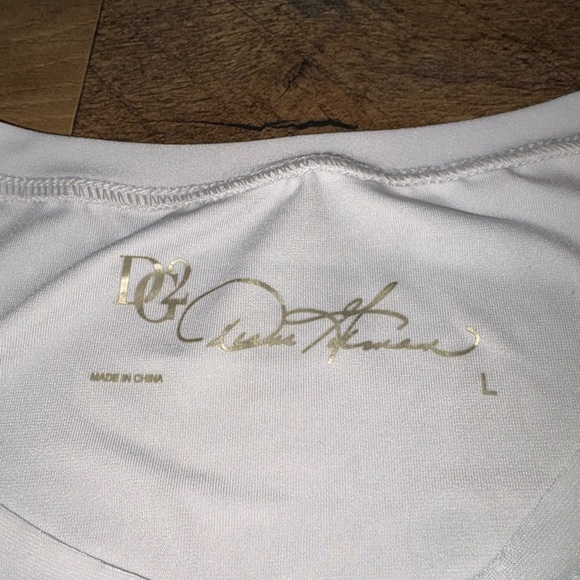 🌸 Floral Graphic Tee by Diane Gilman 🌸 - Picture 4 of 5